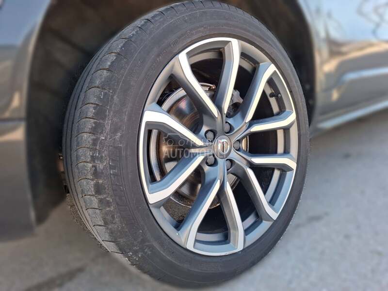 Volvo XC90 MOMENTUM 7-sedista